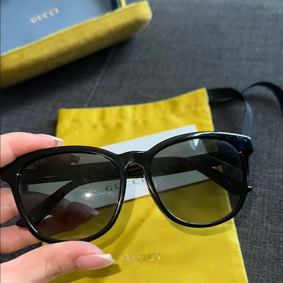 Gucci Black Sunglasses - Picture 6 of 13
